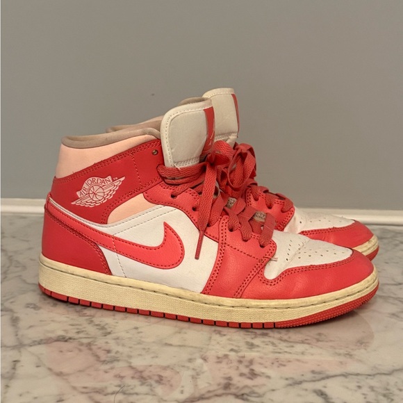 Nike Air Jordan’s Mid SE Women’s SZ 7.5 - Picture 1 of 6